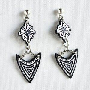 Victorian romantic gothic black and  white dangle earrings ✦ classic & elegant ✦